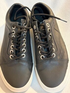 Vans Men's Black Old Skool Sneakers. Men’s Black Size 8.5
